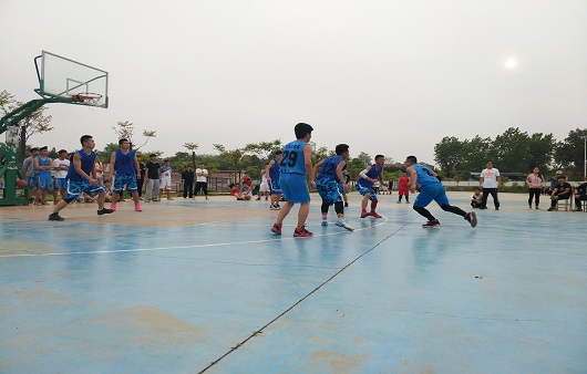 我校团委成功举办2017年春季篮球赛